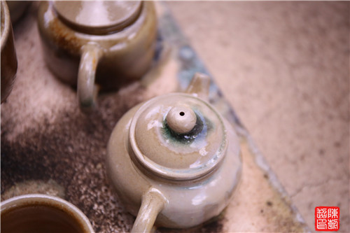 柴烧茶器天然灰釉形成的基本原理