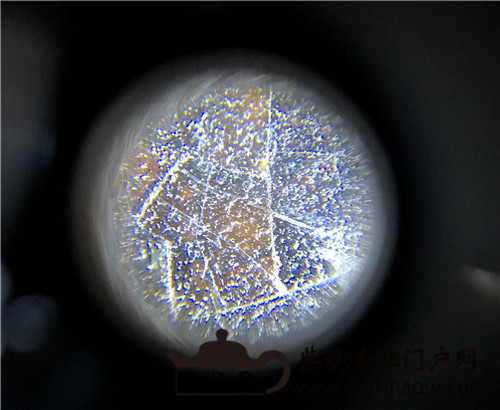 显微镜下的柴烧壶肌理