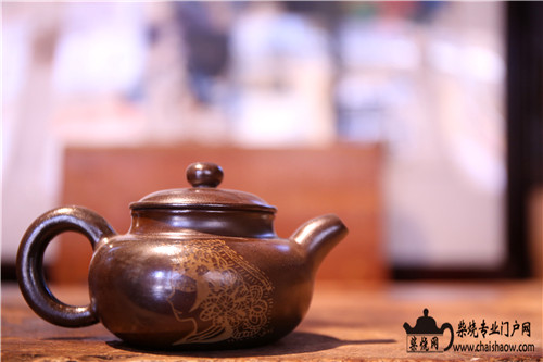 如何用建水紫陶柴烧壶泡好一壶普洱茶？
