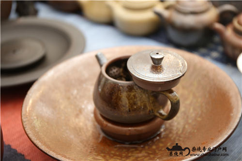 建水紫陶柴烧壶与常规壶泡茶对比详解