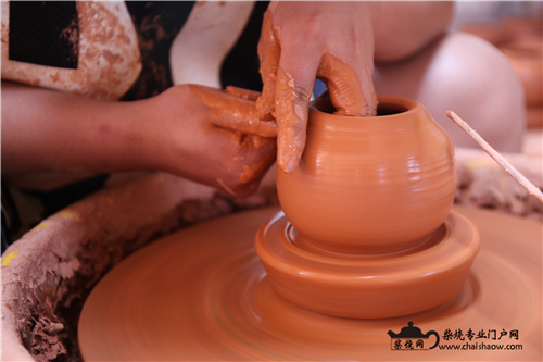 传统手工陶艺成型方式