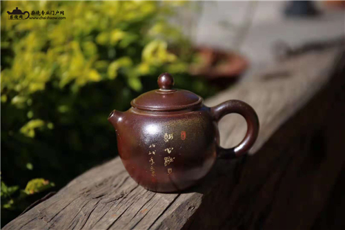 建水紫陶柴烧价值及与常规紫陶泡普洱茶对比