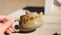 用建水紫陶壶如何泡好普洱茶？