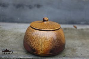 建水紫陶缸和普洱茶是一对天生伴侣